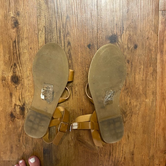 SANDLES - Picture 2 of 3